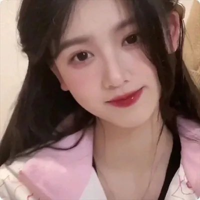 在深灰色的箱子中